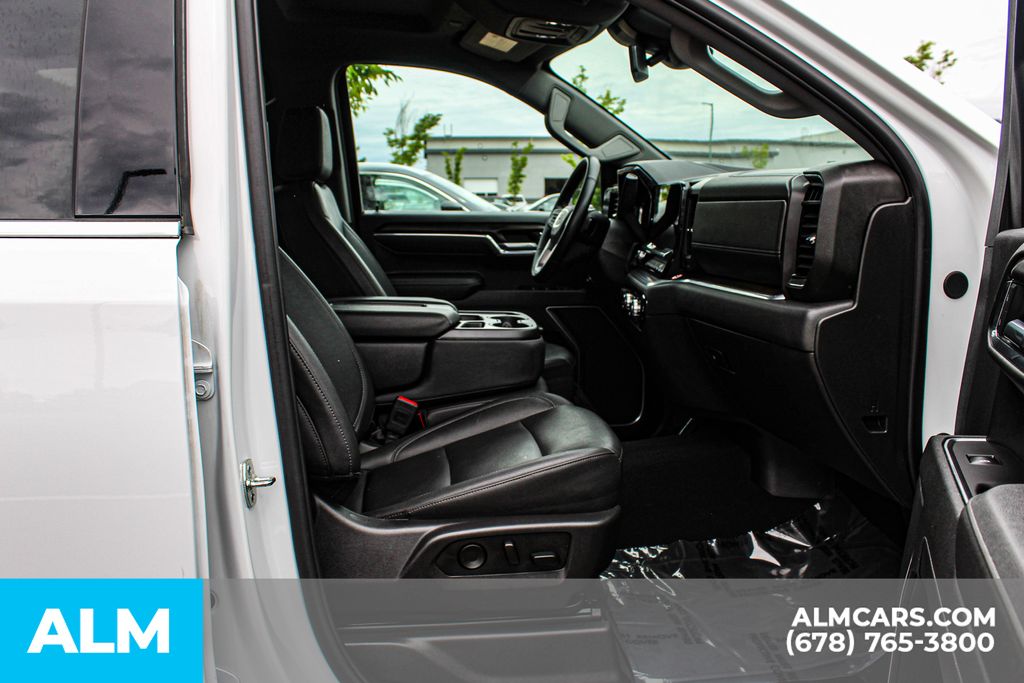Used 2025 White GMC SLT image 21
