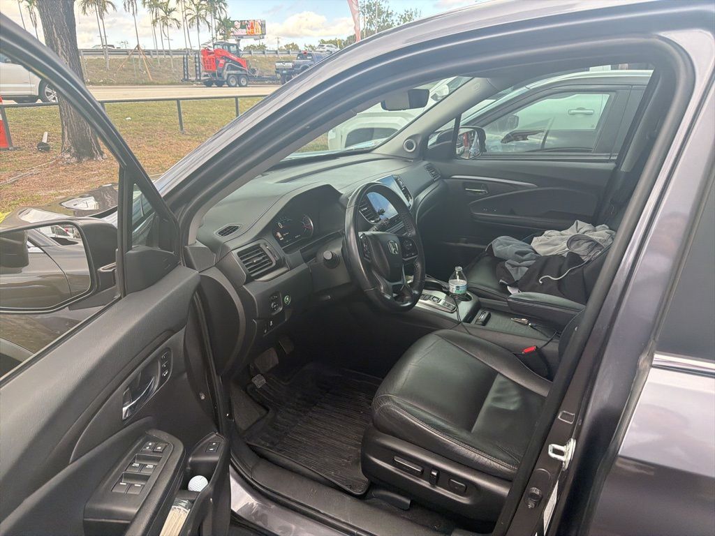 Used 2022 Silver Honda EX-L image 3