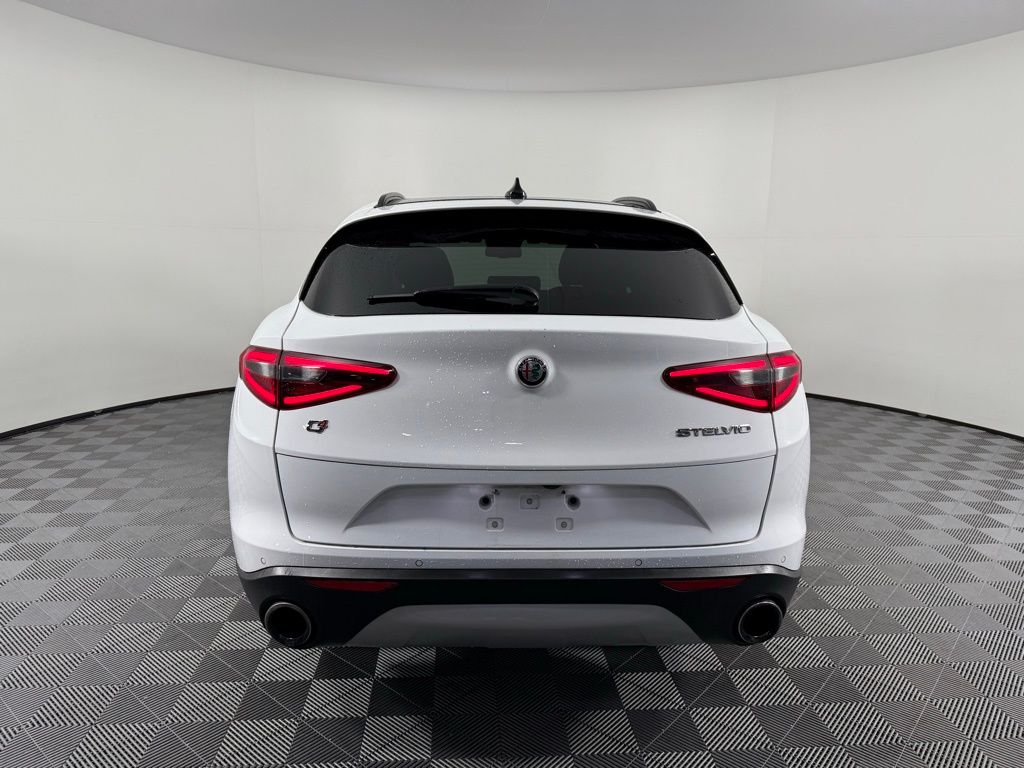 2018 Alfa Romeo Stelvio Base 6
