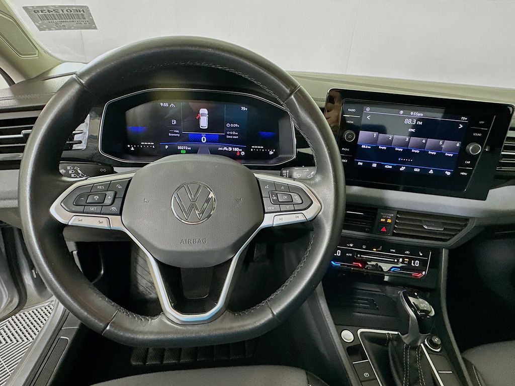 Thumbnail: 2025 Volkswagen Jetta - 11