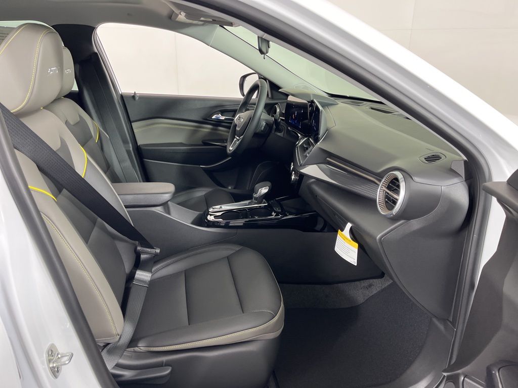 Thumbnail: 2025 Chevrolet Trax - 8