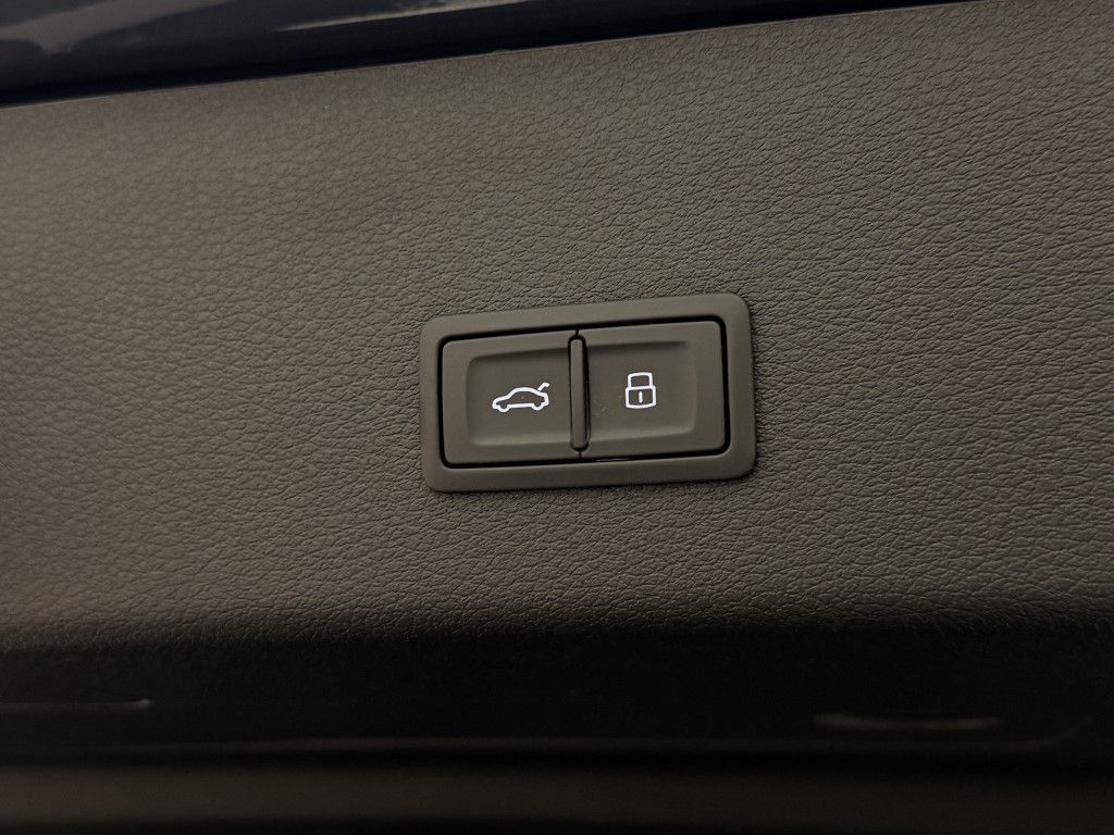 2023 Audi e-tron S Prestige 26