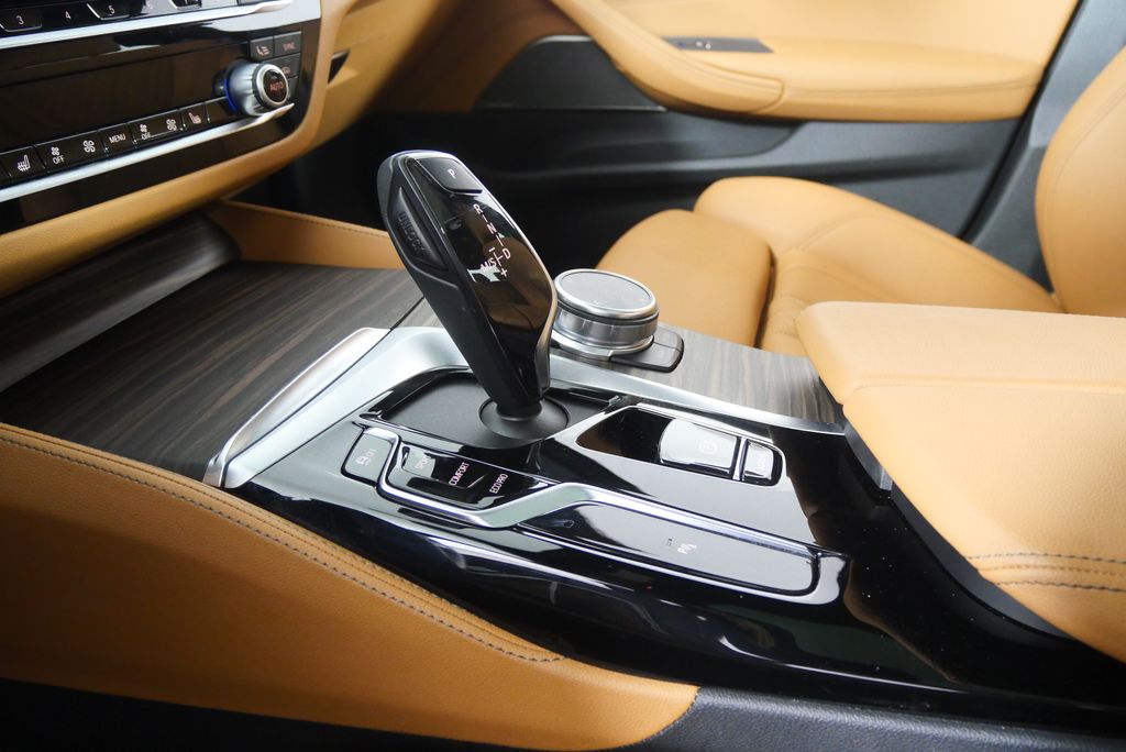 Thumbnail: 2022 BMW 5 Series - 29