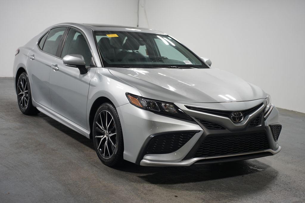 2022 Toyota Camry SE 3
