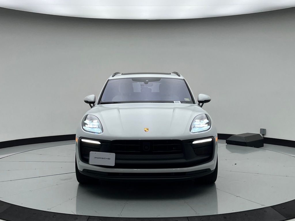 Thumbnail: 2023 Porsche Macan - 2
