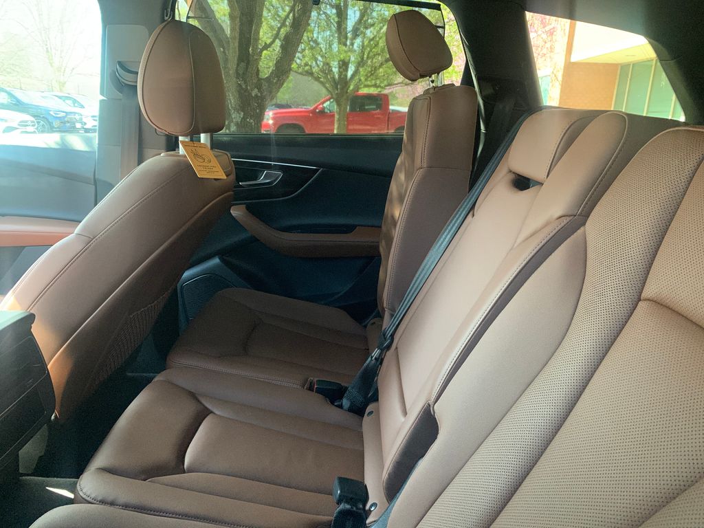 Thumbnail: 2023 Audi Q7 - 6