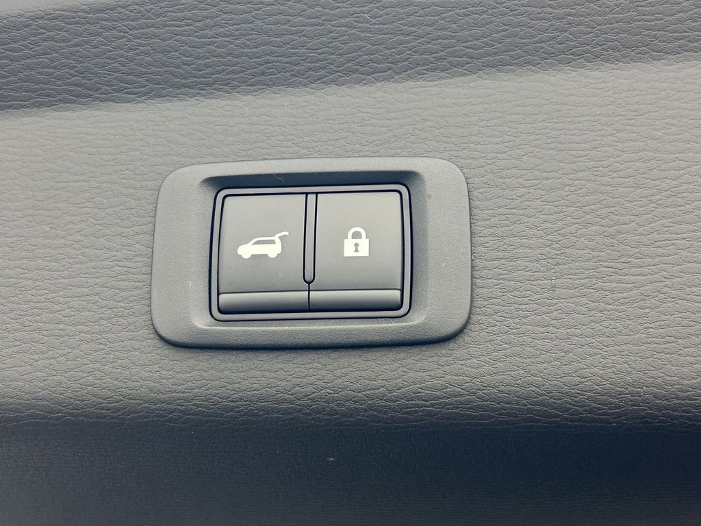 New 2026 White / Black Mitsubishi Trail Edition image 38