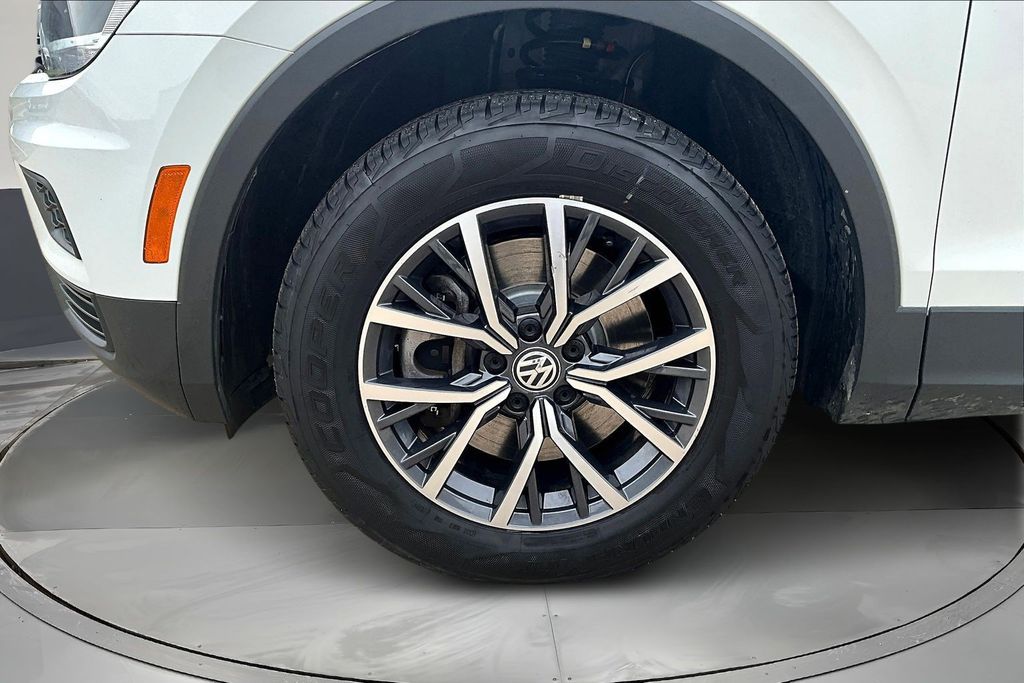 Used 2019 White Volkswagen 2.0T SE image 30