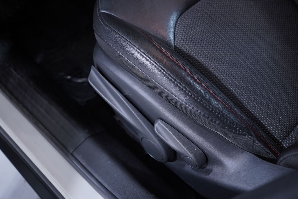 Thumbnail: 2021 Jeep Compass - 17