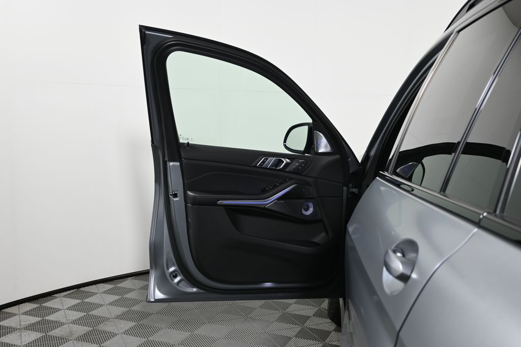 Thumbnail: 2026 BMW X7 - 29