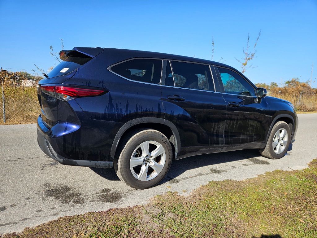 Thumbnail: 2023 Toyota Highlander - 5