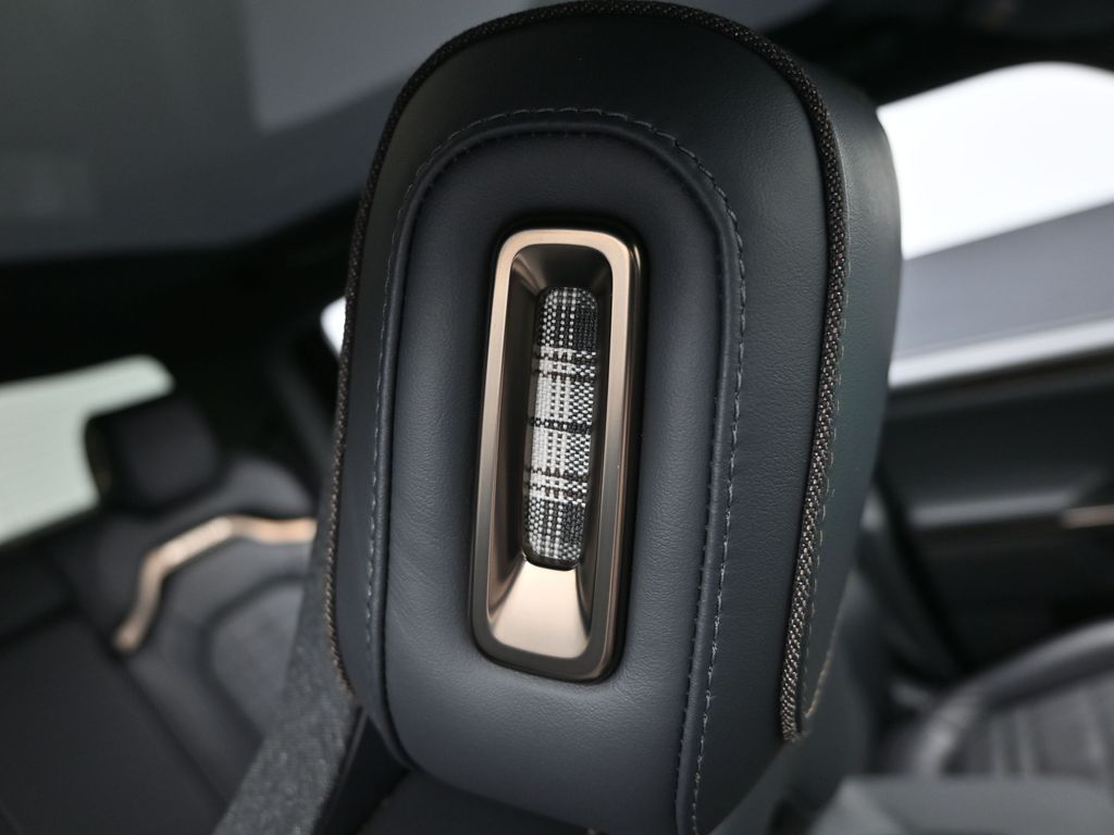 2025 Rivian R1T Ascend