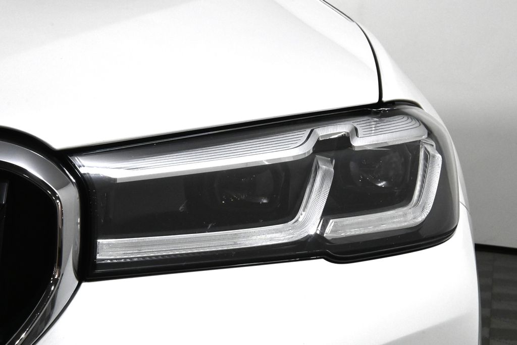 Thumbnail: 2022 BMW 5 Series - 11