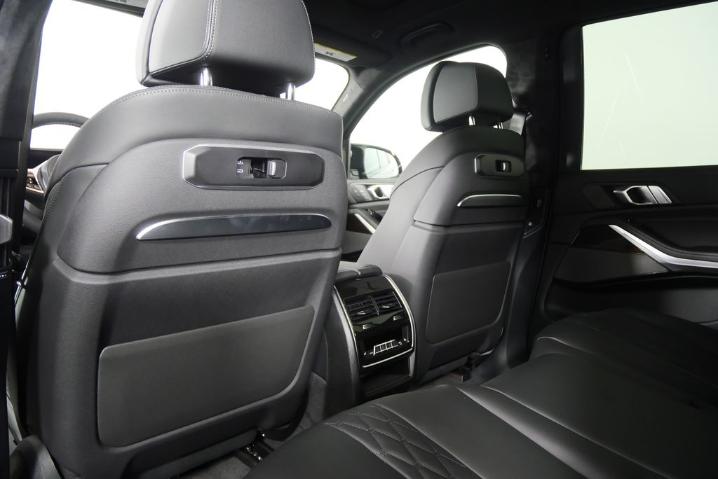 Thumbnail: 2026 BMW X7 - 19