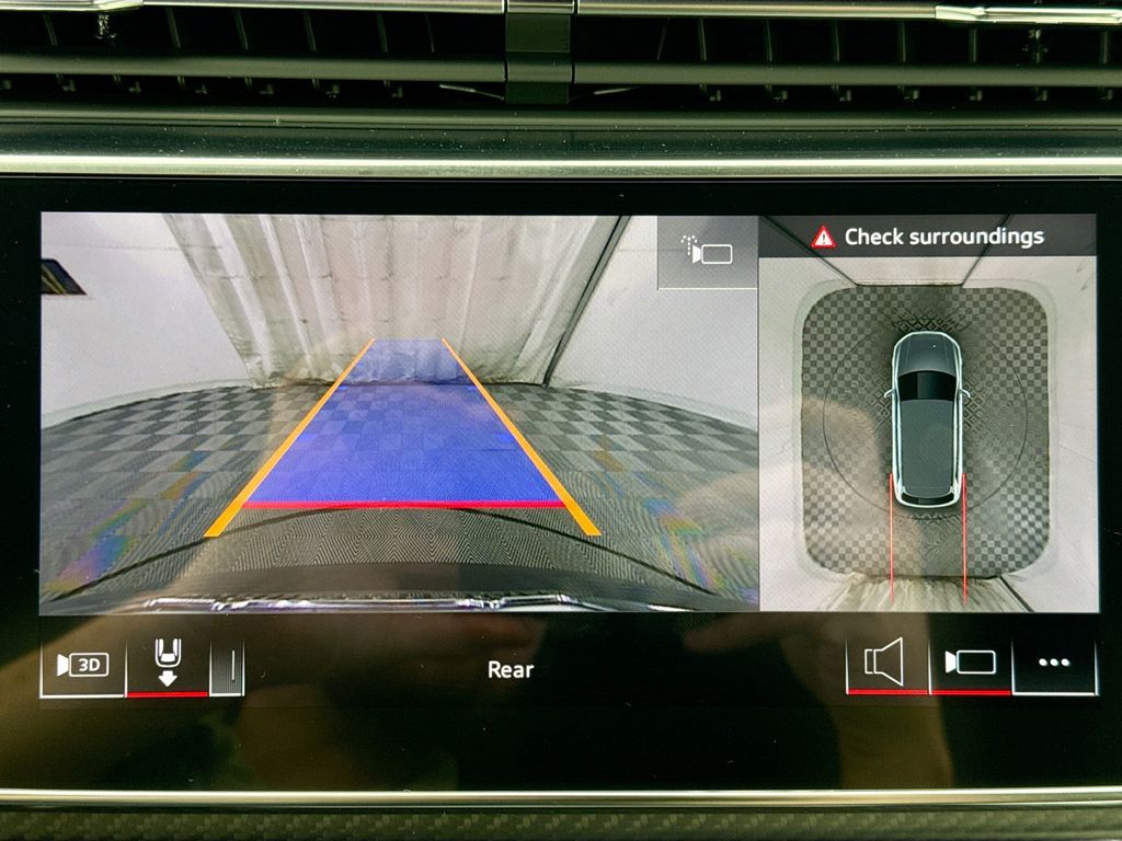 Thumbnail: 2026 Audi SQ7 - 15