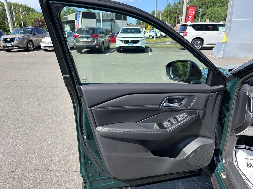 2026 Nissan Rogue Dark Armor - Photo 12