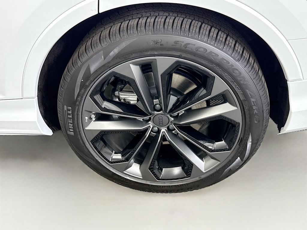 Thumbnail: 2026 Audi Q7 - 30