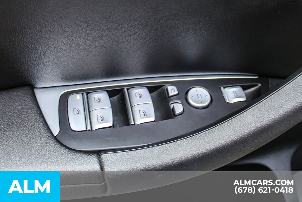 Used 2024 White BMW xDrive30i image 39