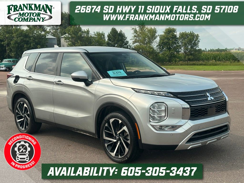 Alloy Silver Metallic 2024 Mitsubishi Outlander SUV / Crossover All-Wheel Drive Continuously Variable Transmission