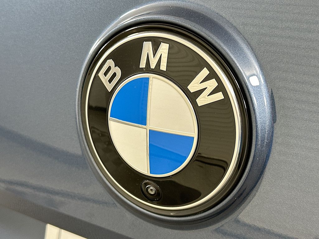 Thumbnail: 2026 BMW iX - 21