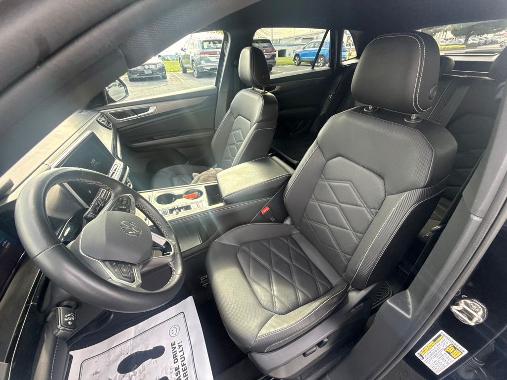 2024 Volkswagen Atlas Cross Sport 2.0T SE Black at Subaru and VW of Moon Township