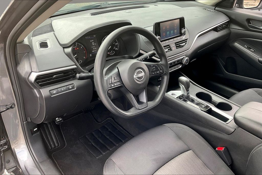 Used 2024 Nissan Altima Sedan
