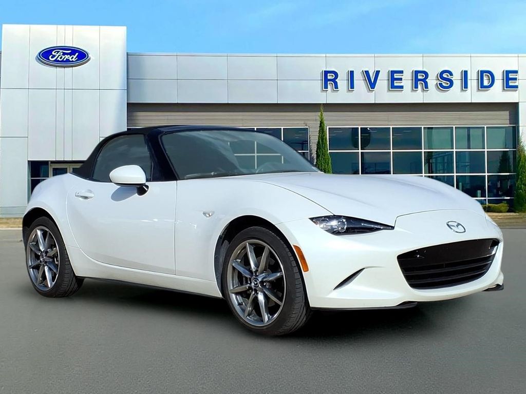 Snowflake White Pearl 2023 Mazda MX-5 Miata Convertible Rear-Wheel Drive 6-Speed Manual