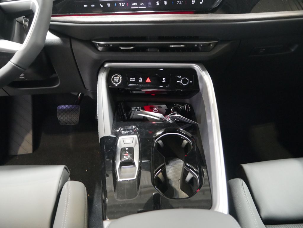 Thumbnail: 2025 Audi Q5 - 30