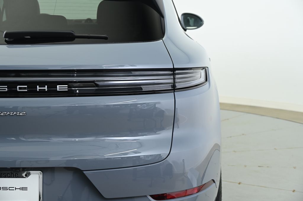 Thumbnail: 2025 Porsche Cayenne - 14