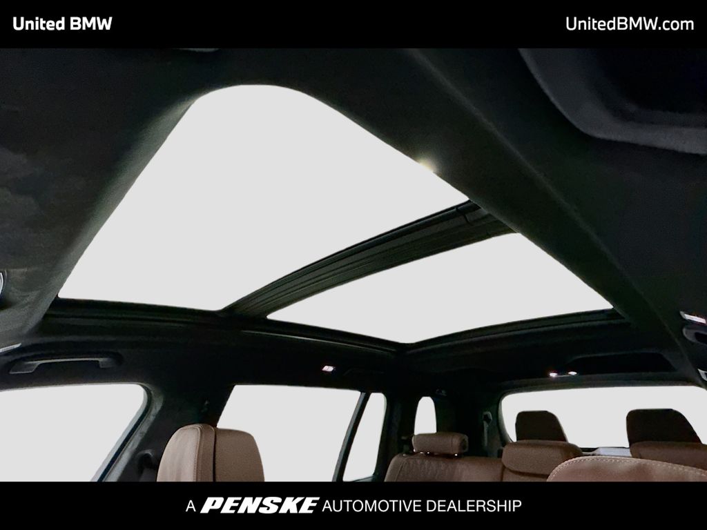 Thumbnail: 2026 BMW X7 - 12