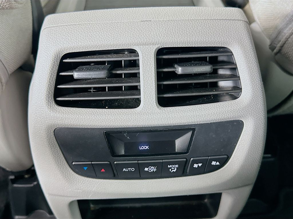 Thumbnail: 2017 Honda Pilot - 24