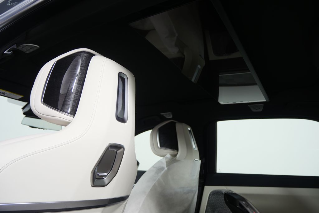 Thumbnail: 2026 BMW i7 - 14