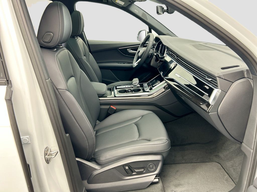 Thumbnail: 2026 Audi Q7 - 20