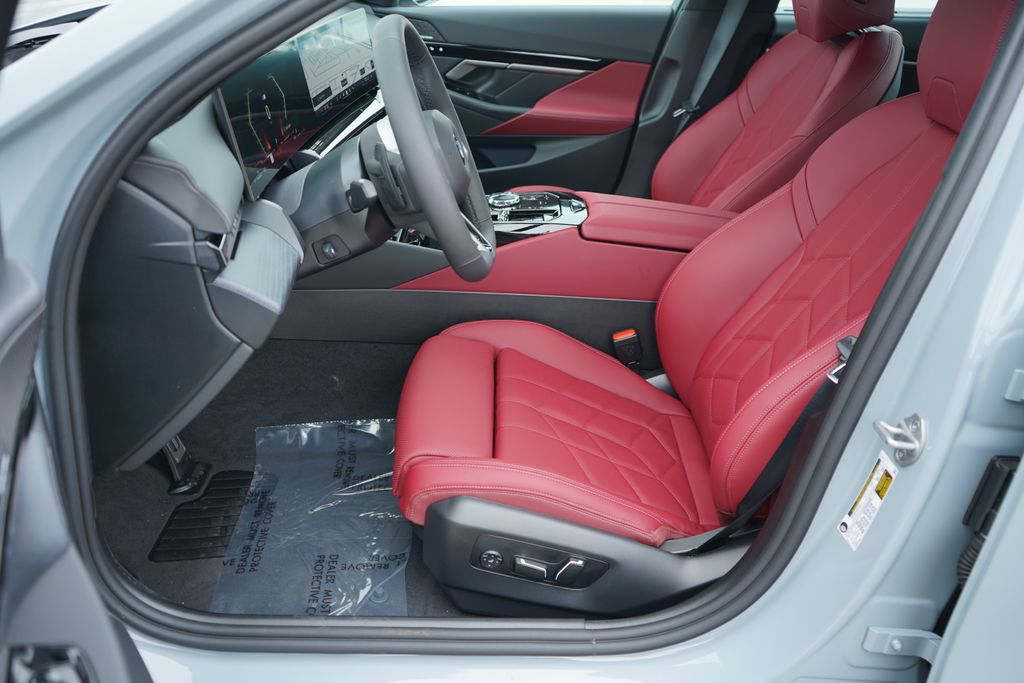 Thumbnail: 2026 BMW 5 Series - 10