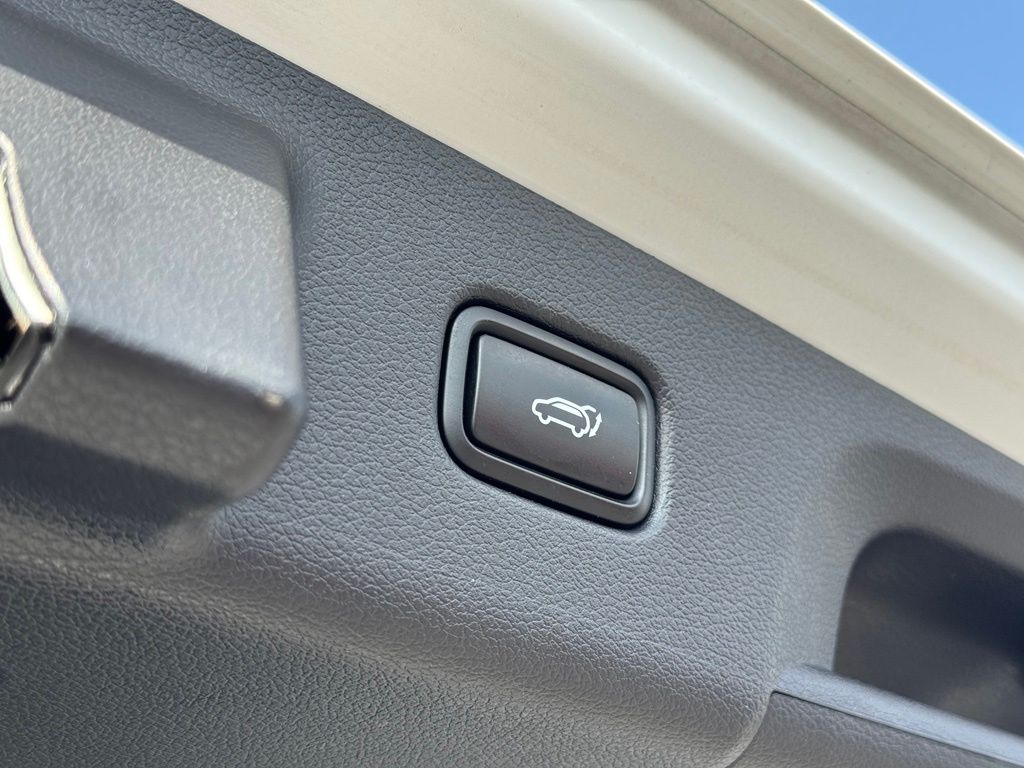 2024 Hyundai Palisade SEL Hyper White - Jim Hudson Acura - Image 12