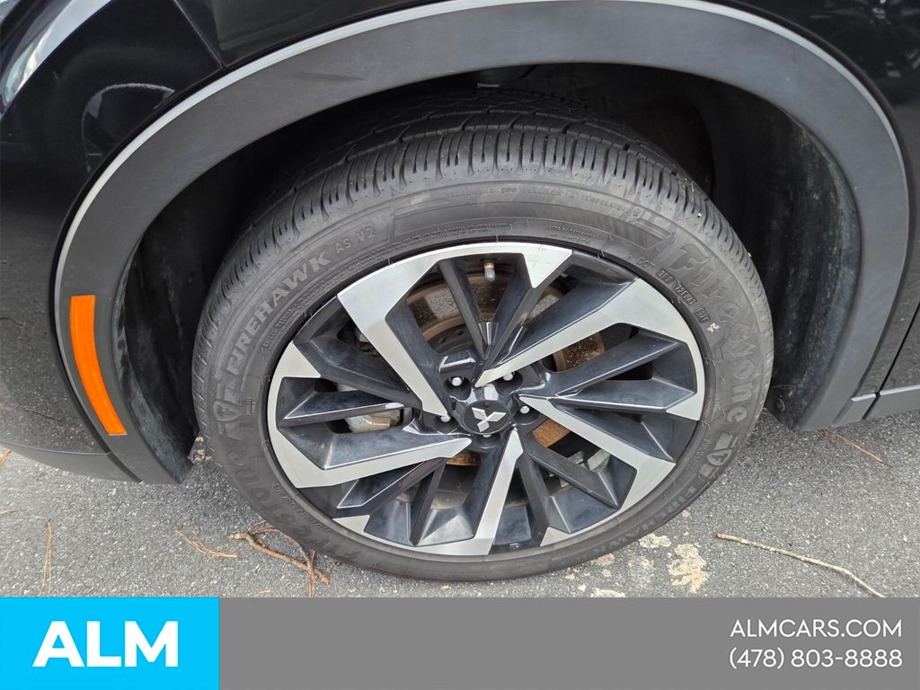 Used 2024 Silver Mitsubishi SE image 2