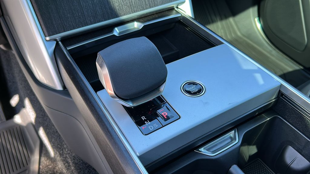 new 2025 Land Rover Range Rover Plug-In Hybrid car, priced at $130,292