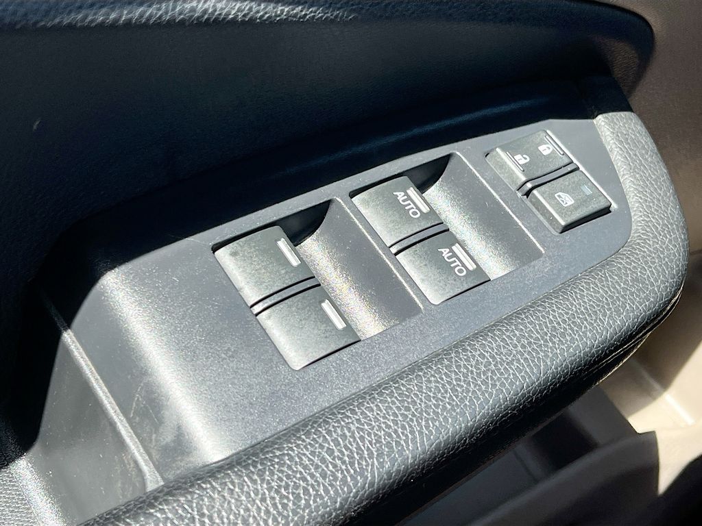 Used 2019 White Honda Touring image 18