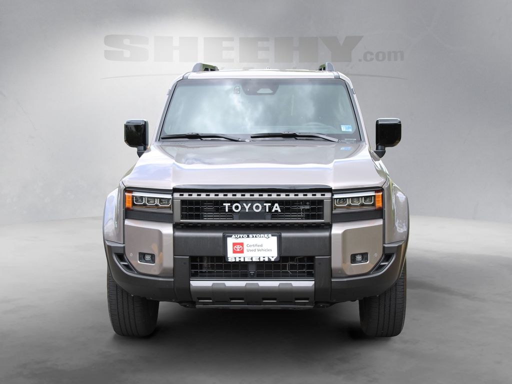 Used 2025  Toyota Base image 17