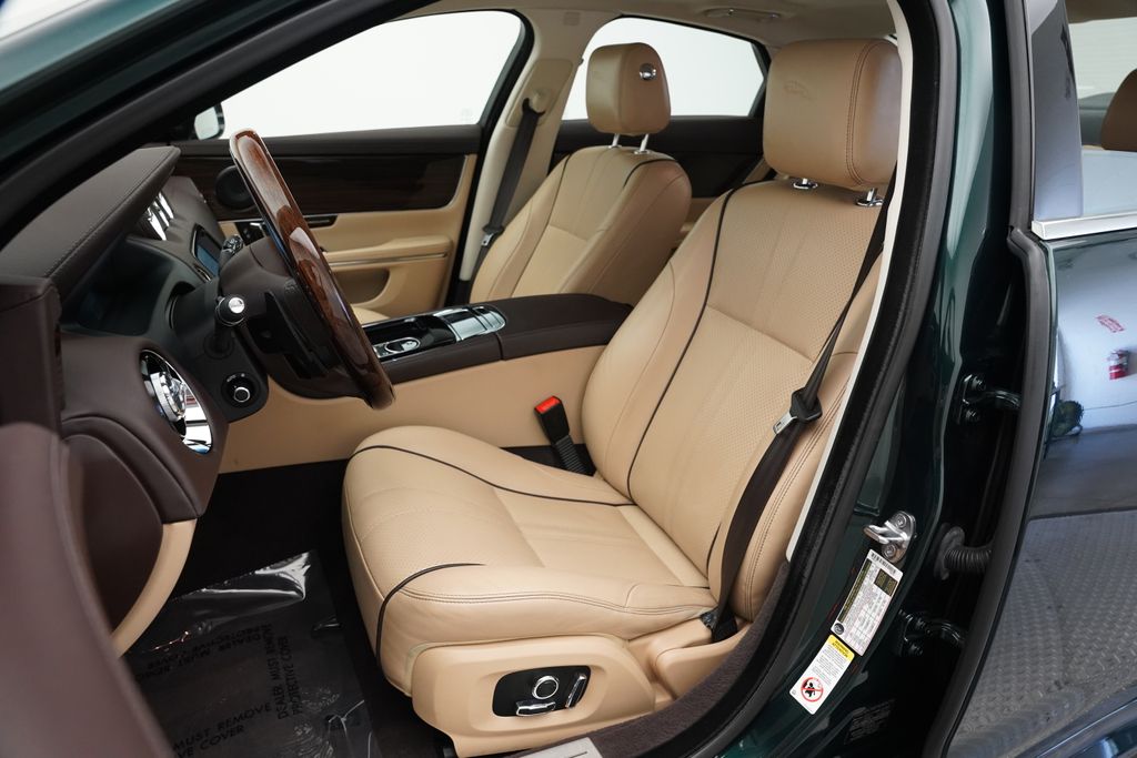 Thumbnail: 2018 Jaguar XJ - 6