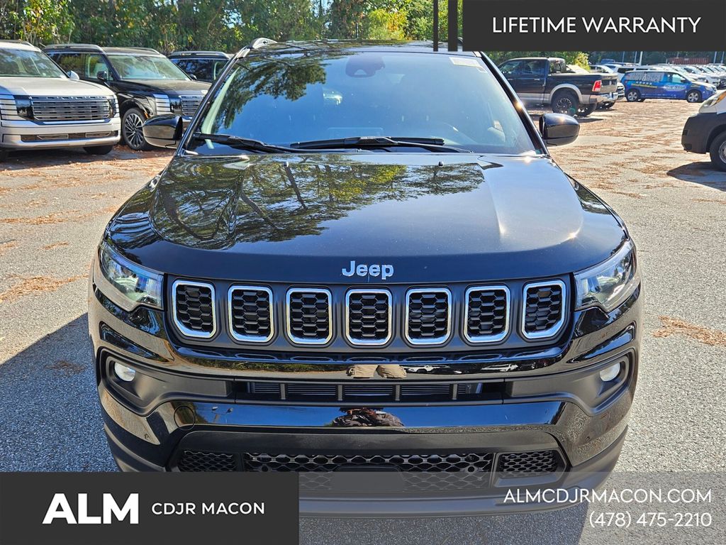 New 2026 Diamond Black Crystal Pearlcoat Jeep Latitude image 3