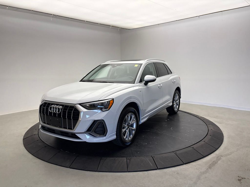 Thumbnail: 2021 Audi Q3 - 1