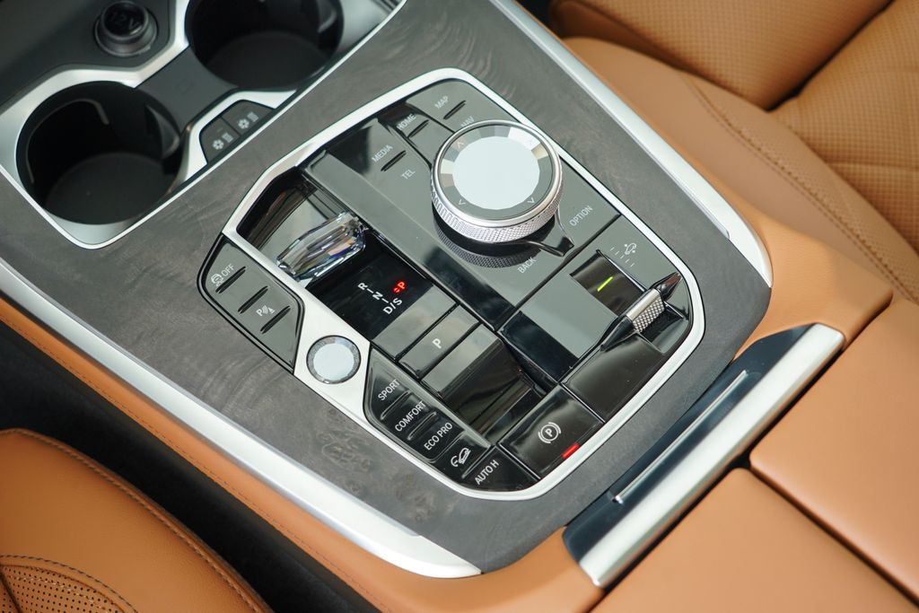 Thumbnail: 2027 BMW X7 - 18