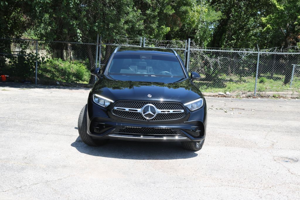 Used 2025  Mercedes-Benz GLC 300 image 8