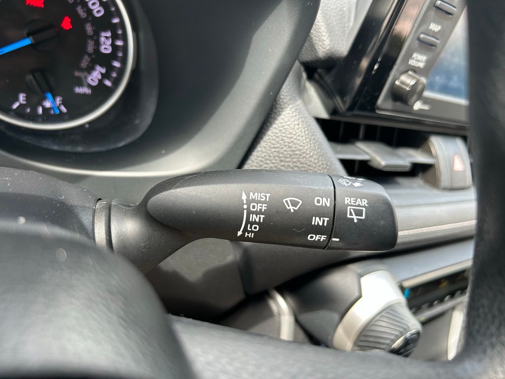 Thumbnail: 2022 Toyota RAV4 - 20