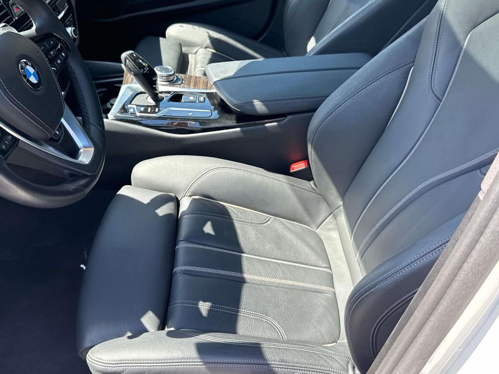 Thumbnail: 2022 BMW 5 Series - 31