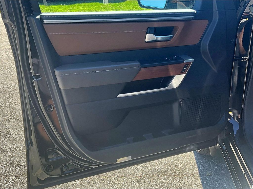 2025 Toyota Tundra — photo 9