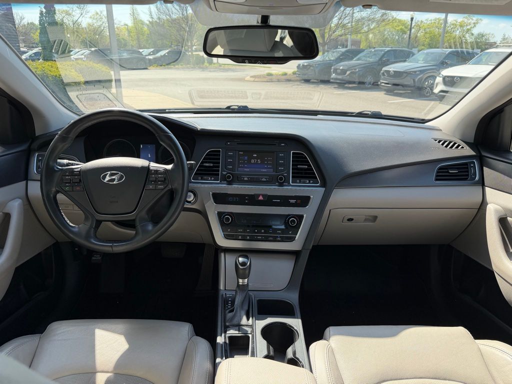 Used 2015 Brown Hyundai Sport image 21