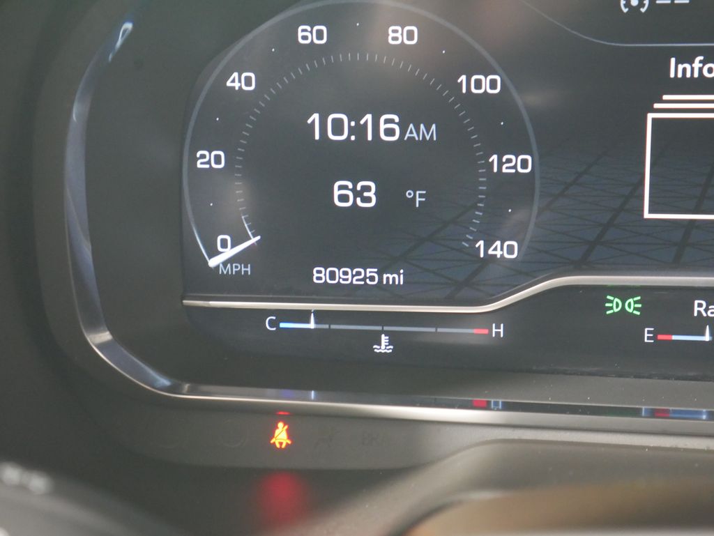 2022 GMC Yukon SLT 23