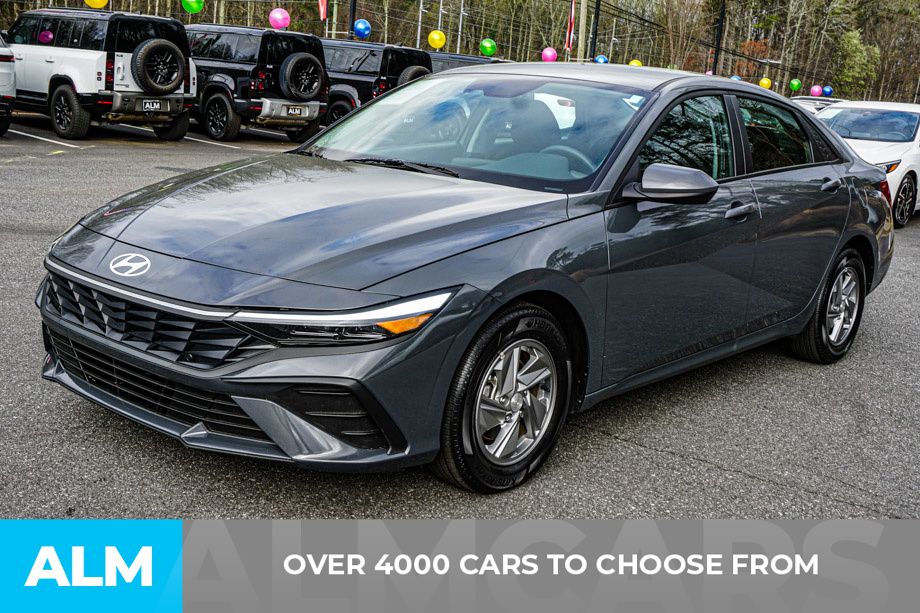 Used 2025 Gray Hyundai SE image 3